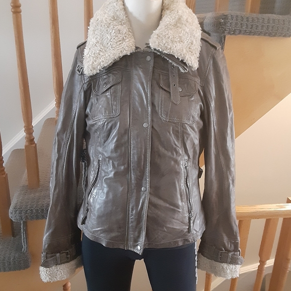 Danier Leather Bomber Jacket- Women's Size Small- Olive Green - Picture 3 of 9